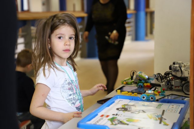 Iskolába hívogató