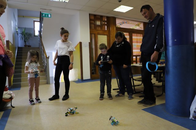 Iskolába hívogató