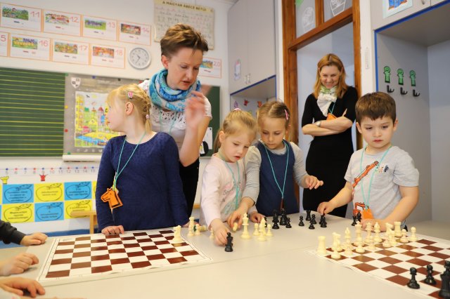 Iskolába hívogató