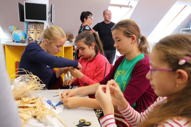 Határon innen és túl