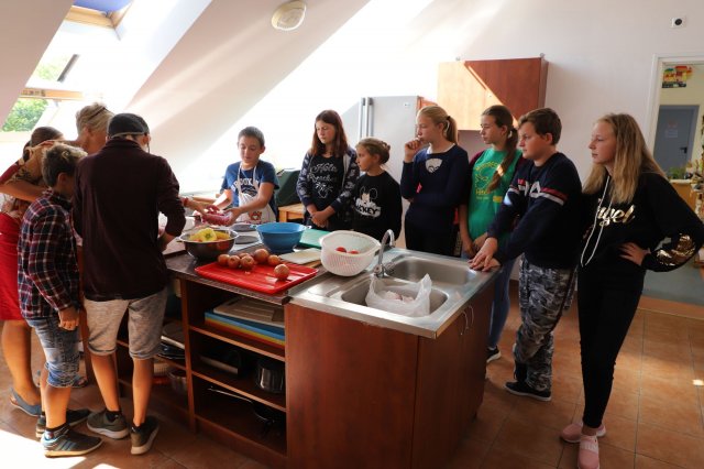 Határon innen és túl