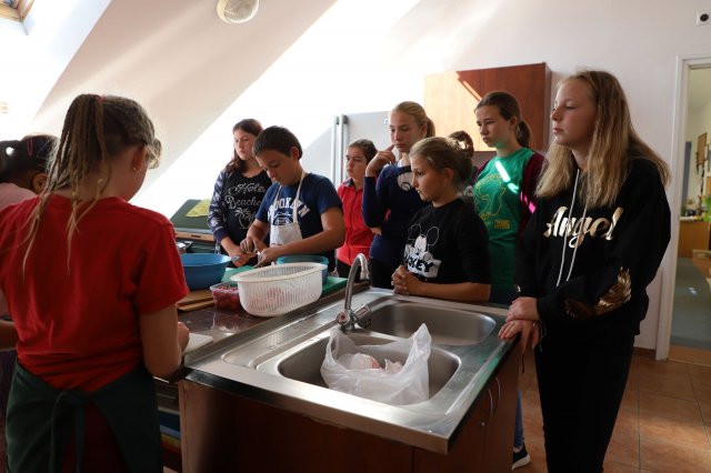 Határon innen és túl