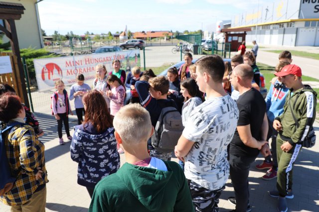 Határon innen és túl