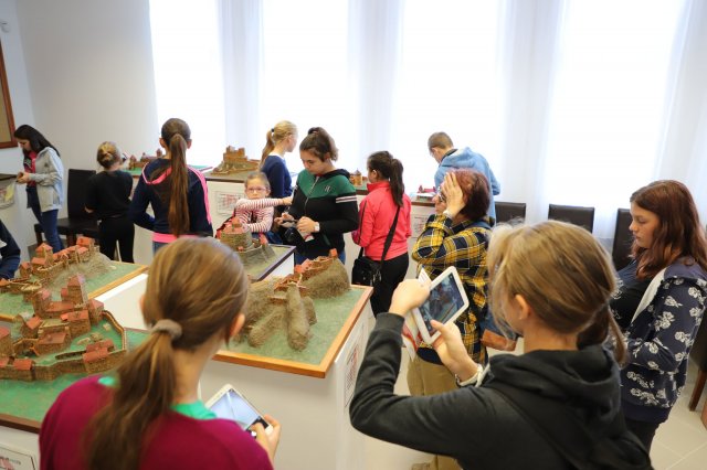 Határon innen és túl