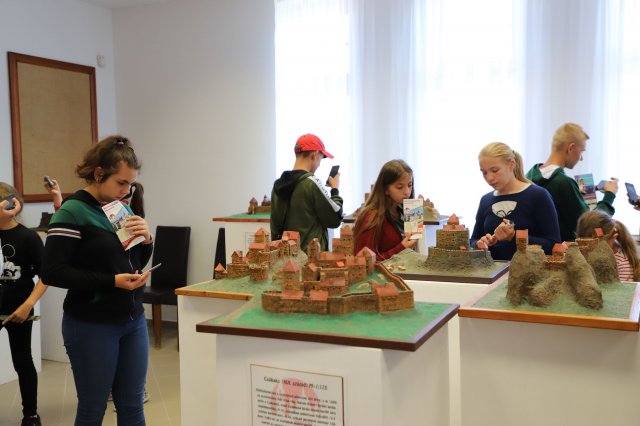 Határon innen és túl