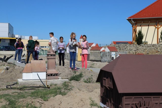 Határon innen és túl