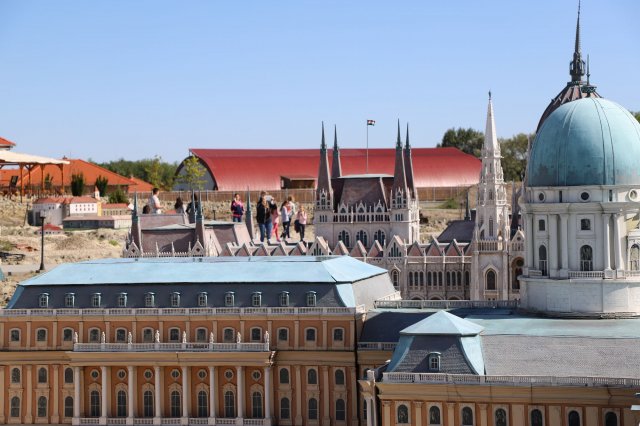 Határon innen és túl