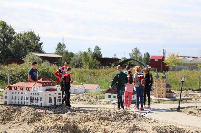 Határon innen és túl