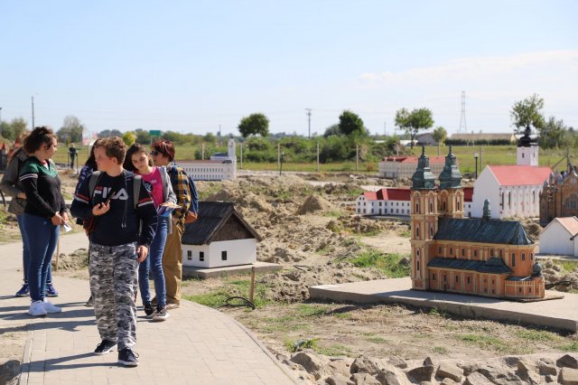 Határon innen és túl