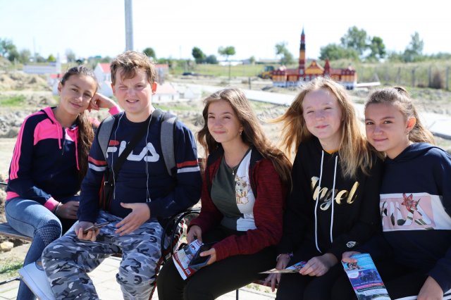 Határon innen és túl