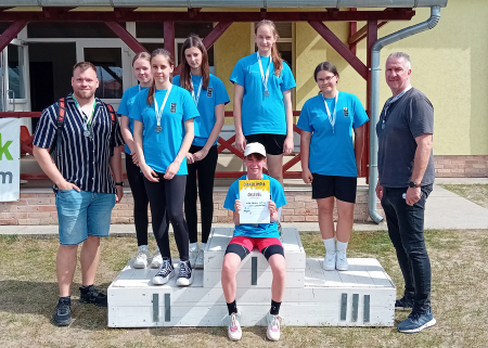 Ezüstérem lány fociban