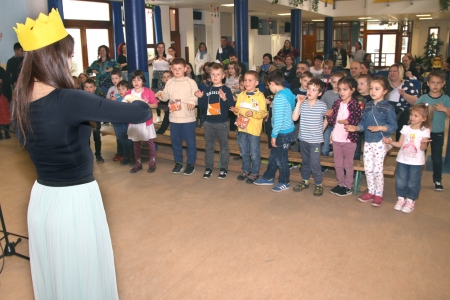 Csal&aacute;di kincsvad&aacute;szat